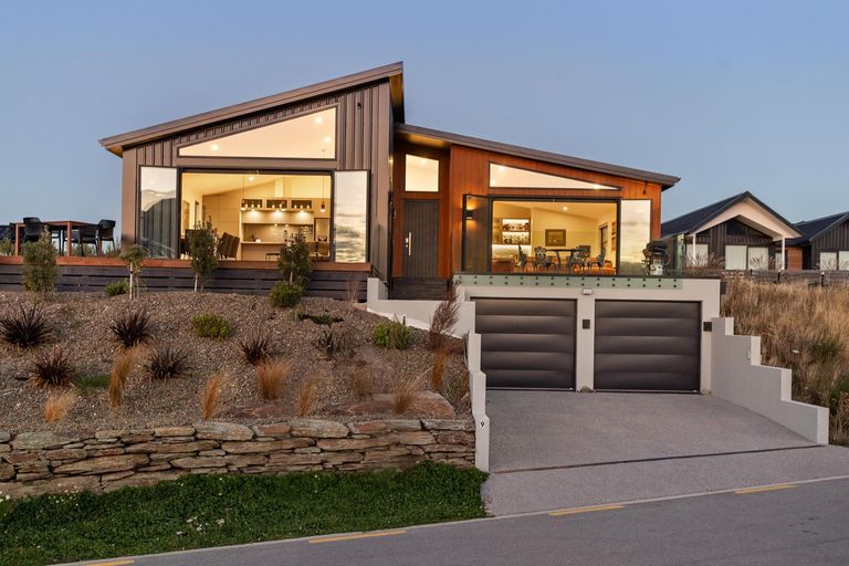 Photo of property in 9 Mcneil Crescent, Wanaka, 9305