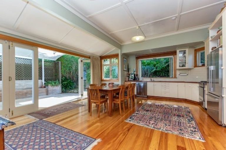 Photo of property in 27 Jubilee Avenue, Devonport, Auckland, 0624