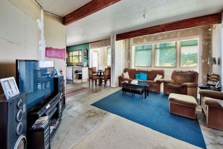 Photo of property in 46 Queen Mary Avenue, New Lynn, Auckland, 0600