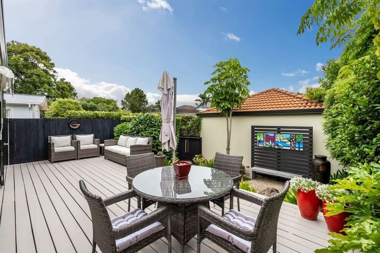 Photo of property in 2/19 Trafalgar Road, Milford, Auckland, 0620