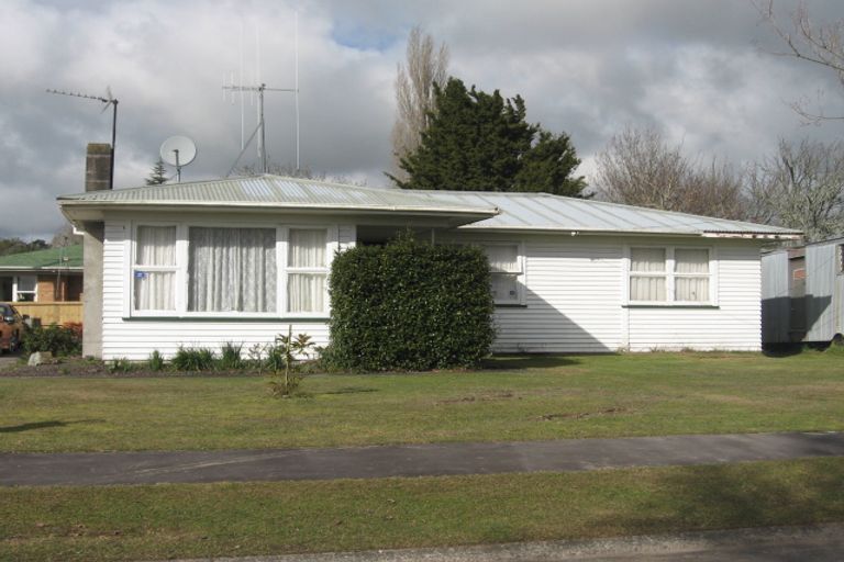 Photo of property in 16 Southsea Crescent, Silverdale, Hamilton, 3216