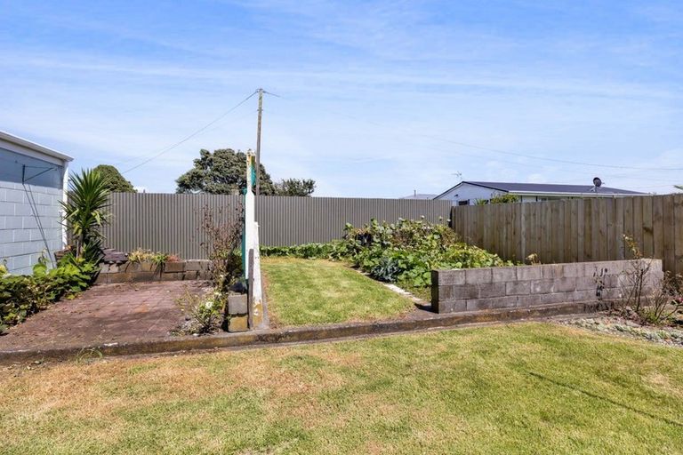 Photo of property in 133 Broadway, Waitara, 4320