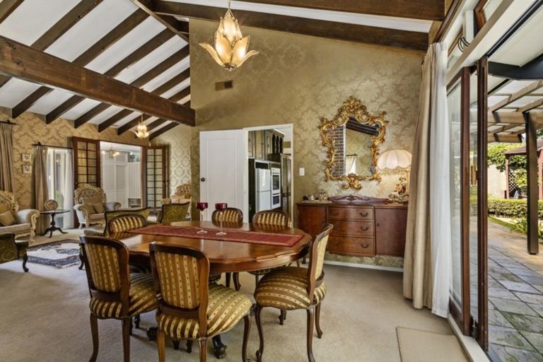 Photo of property in 2 Golf Road, Heretaunga, Upper Hutt, 5018