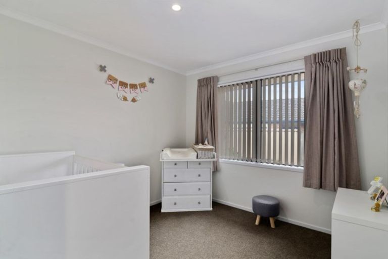 Photo of property in 25 Hamon Place, Pukehangi, Rotorua, 3015