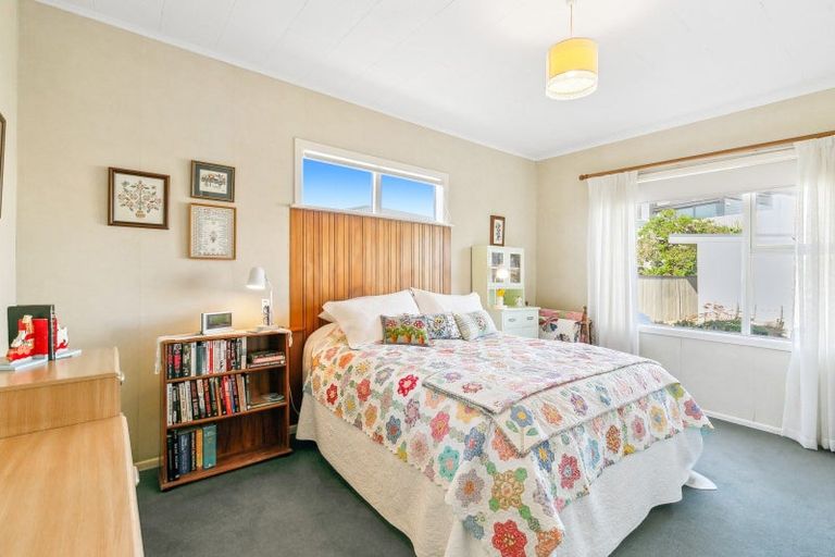Photo of property in 93 Apu Crescent, Lyall Bay, Wellington, 6022