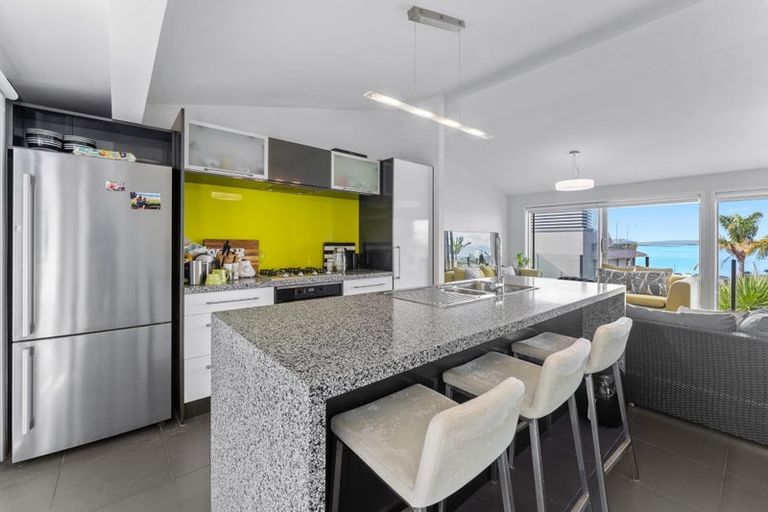 Photo of property in 1/64 Seaview Road, Castor Bay, Auckland, 0620