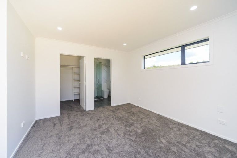 Photo of property in 1 Rangeview Drive, Kelvin Grove, Palmerston North, 4414