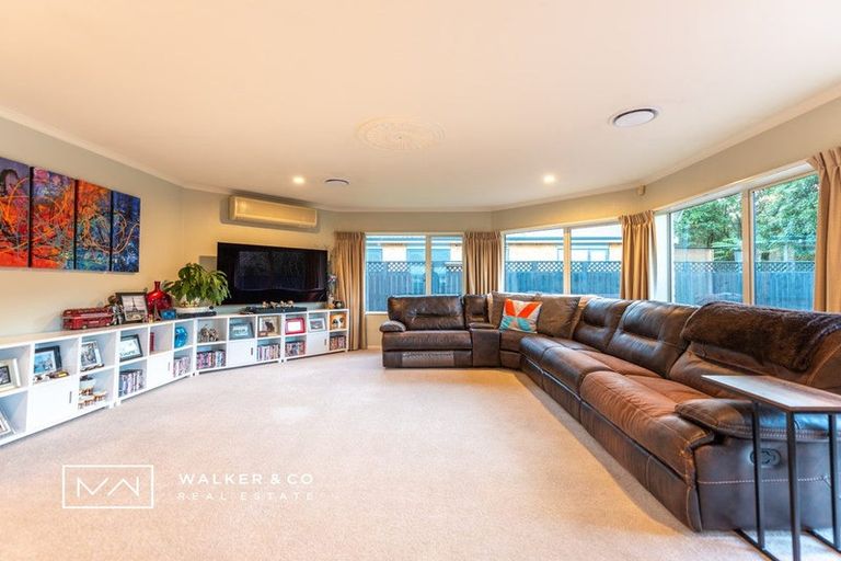 Photo of property in 28 Carlow Grove, Birchville, Upper Hutt, 5018