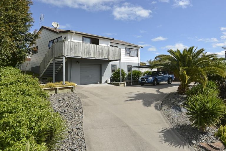 Photo of property in 17 Dunton Drive, Welcome Bay, Tauranga, 3112