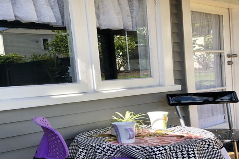 Photo of property in 2b Zion Road, Birkenhead, Auckland, 0626