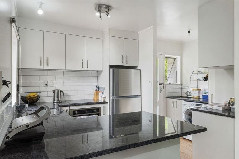 Photo of property in 1/10 Halder Place, Torbay, Auckland, 0632