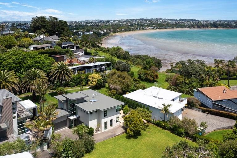 Photo of property in 42a Tindalls Bay Road, Tindalls Beach, Whangaparaoa, 0930