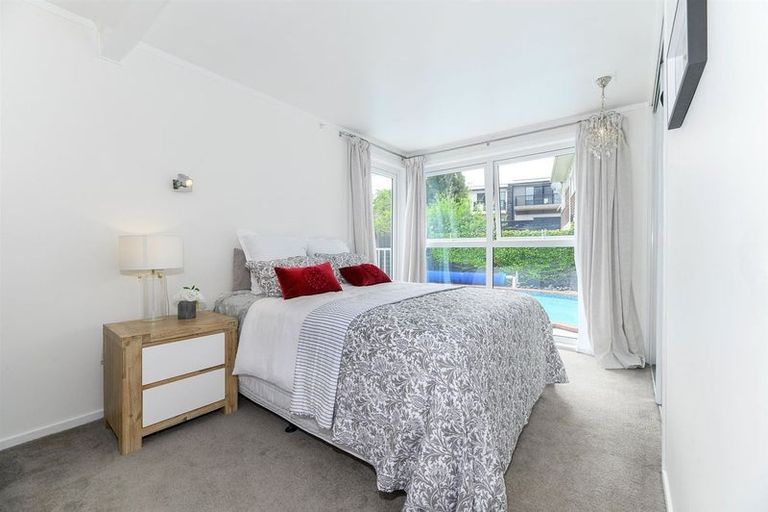 Photo of property in 43 Knightsbridge Drive, Forrest Hill, Auckland, 0620