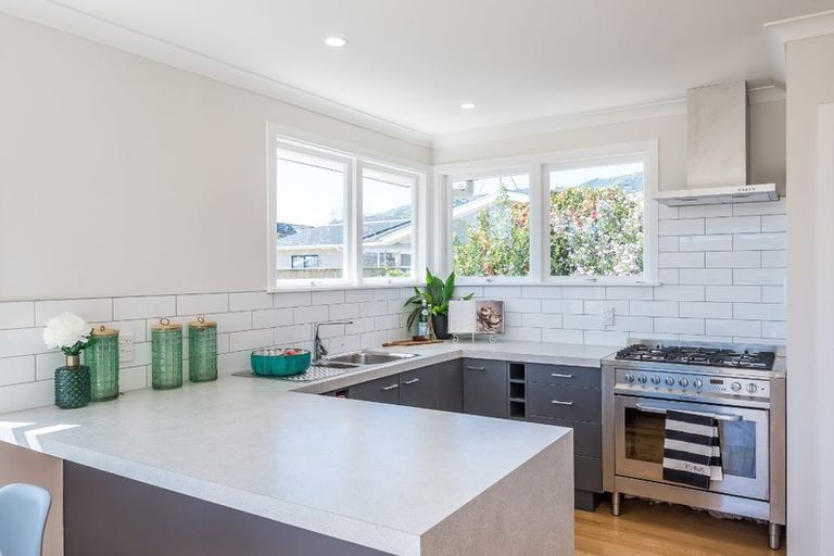 Photo of property in 7a Tawa Street, Waikanae, 5036