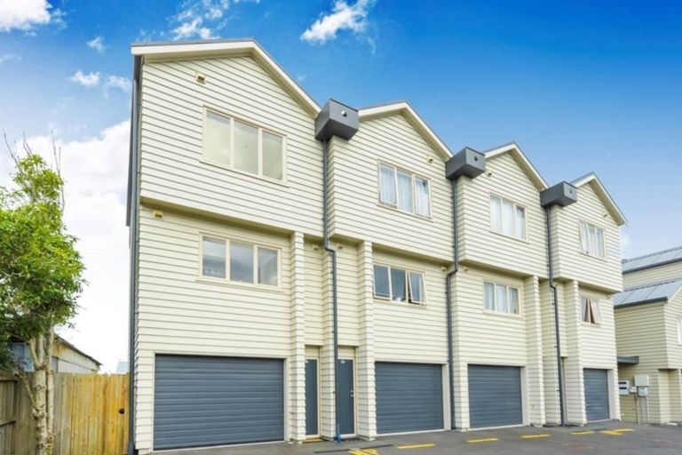 Photo of property in 11/4 Keeling Road, Henderson, Auckland, 0612