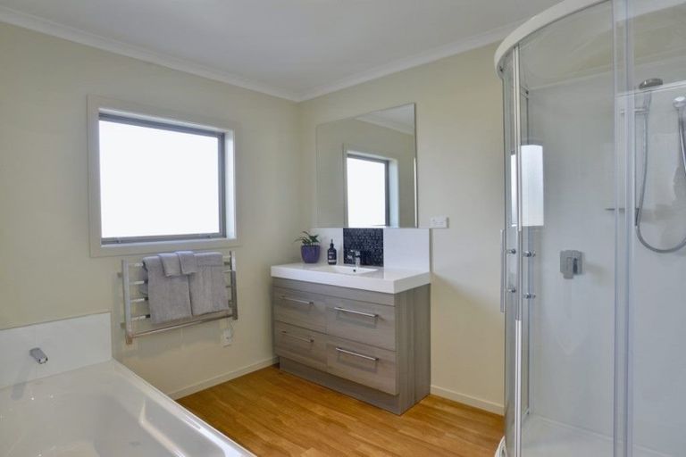 Photo of property in 13 Austin Reid Avenue, Carterton, 5713