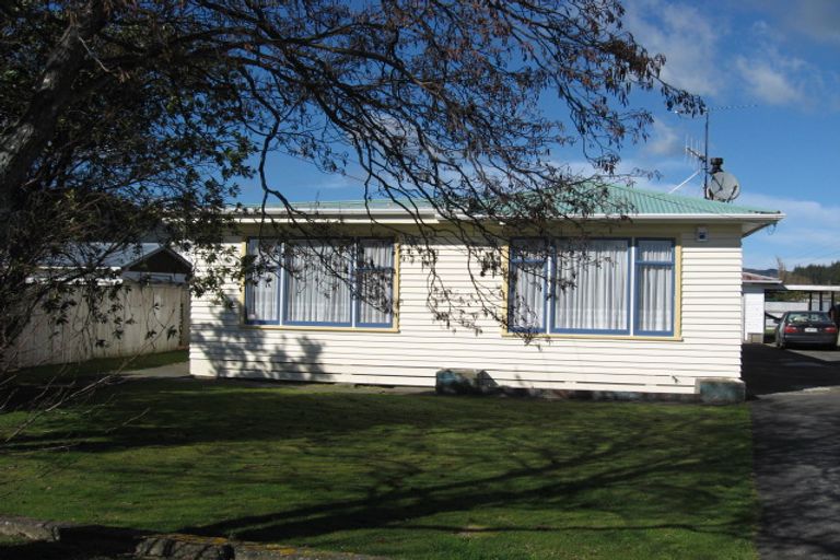 Photo of property in 3 Fullerton Grove, Wainuiomata, Lower Hutt, 5014