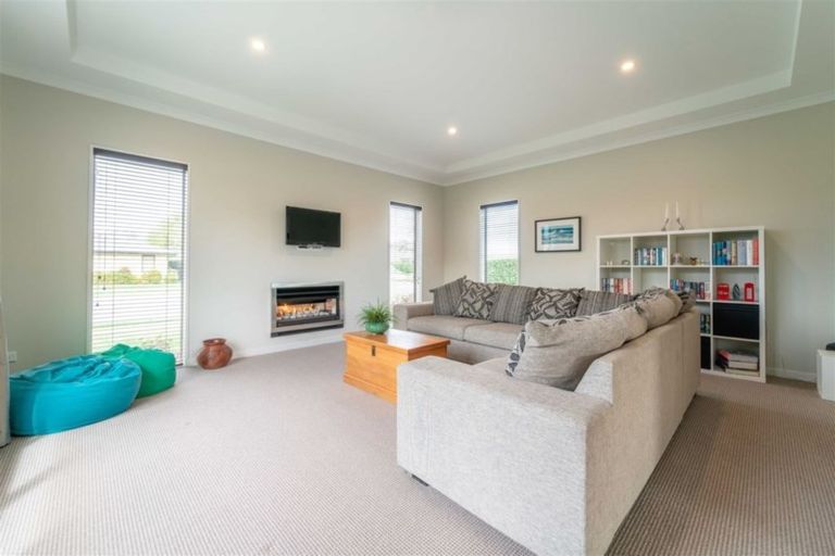 Photo of property in 63 Mcmahon Drive, Aidanfield, Christchurch, 8025
