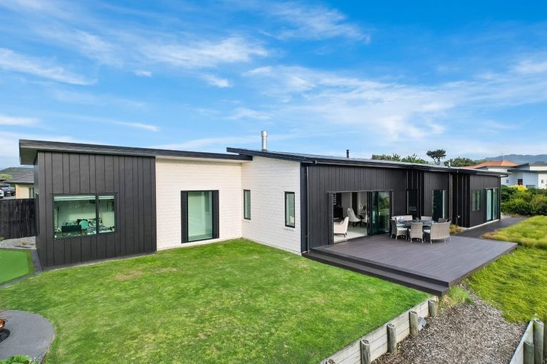 Photo of property in 5 Taranui Way, Paraparaumu Beach, Paraparaumu, 5032