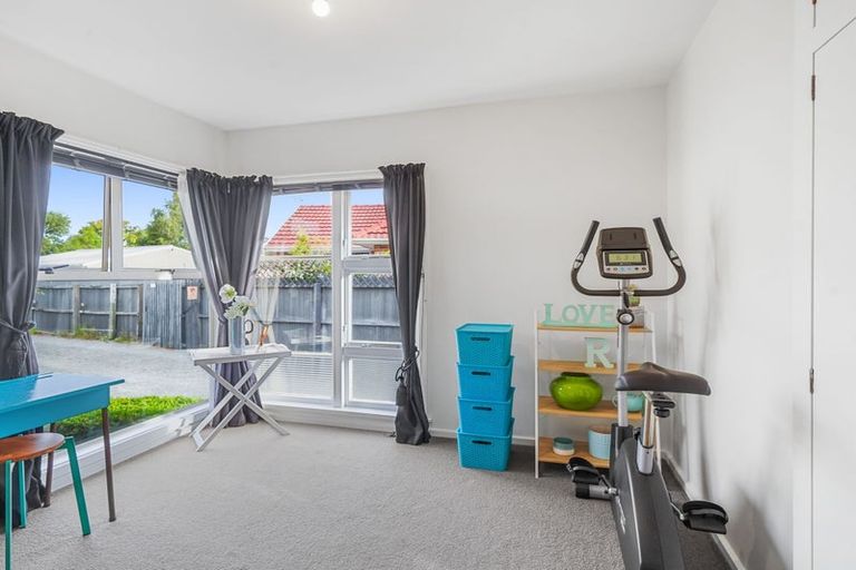 Photo of property in 2/24 Pembroke Street, Avondale, Christchurch, 8061