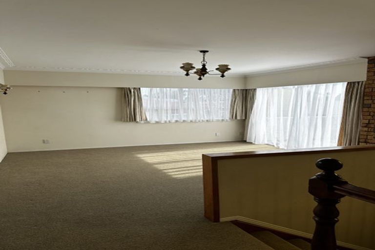 Photo of property in 12 Halberg Street, Papakura, 2110