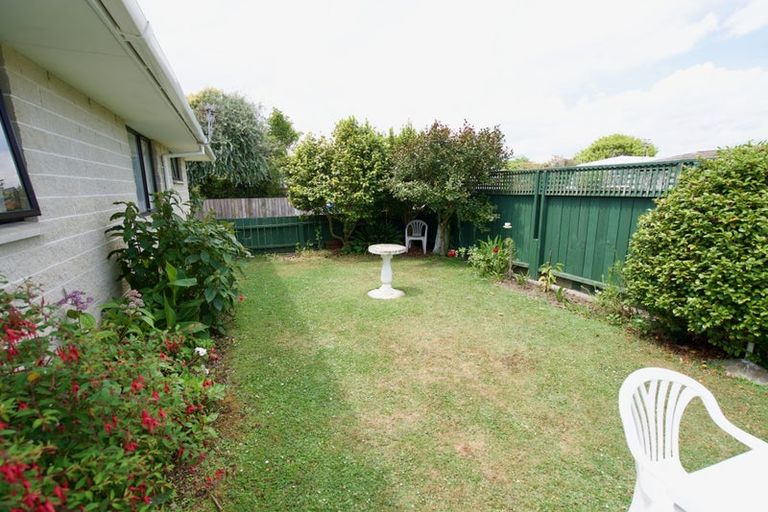 Photo of property in 1b Droylsden Place, Palmerston North, 4410