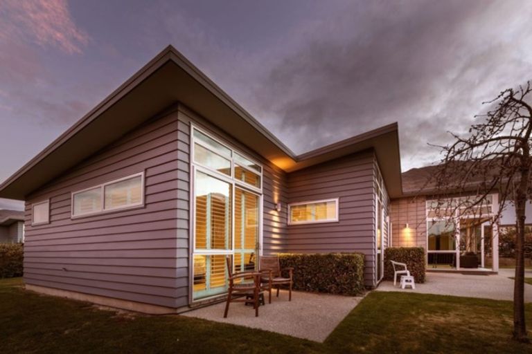 Photo of property in 8a Parkhill Avenue, Wanaka, 9305