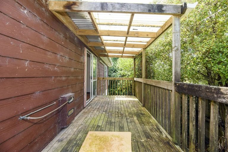 Photo of property in 46 Mountain Road, Henderson Valley, Auckland, 0612