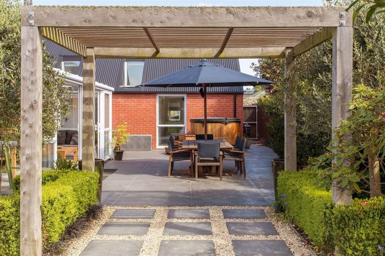 Photo of property in 16 Westburn Terrace, Burnside, Christchurch, 8041