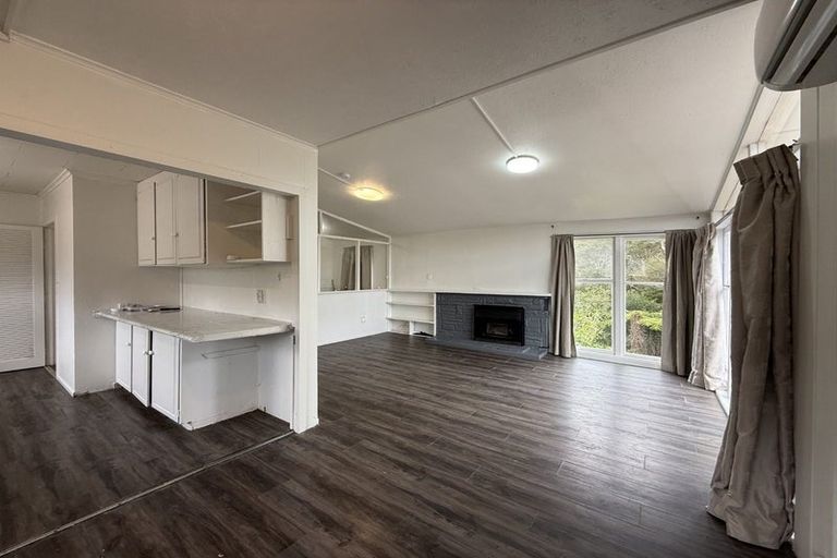 Photo of property in 16 Avonleigh Road, Green Bay, Auckland, 0604