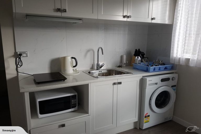Photo of property in 9 Carrickdawson Drive, Flat Bush, Auckland, 2019