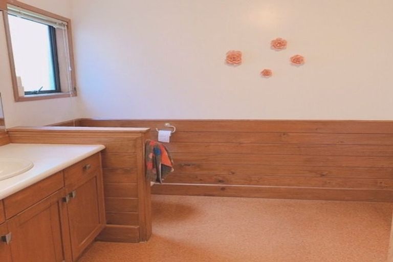 Photo of property in 5 Telephone Road, Birkenhead, Auckland, 0626