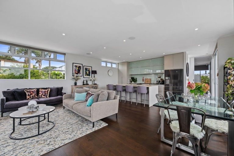 Photo of property in 2/2a Earnoch Avenue, Takapuna, Auckland, 0622