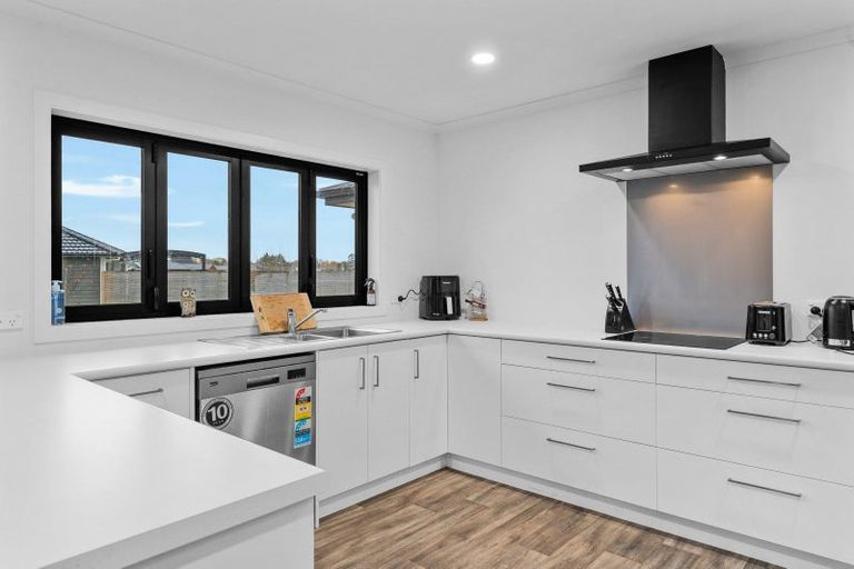 Photo of property in 1 Molesworth Street, Carterton, 5713