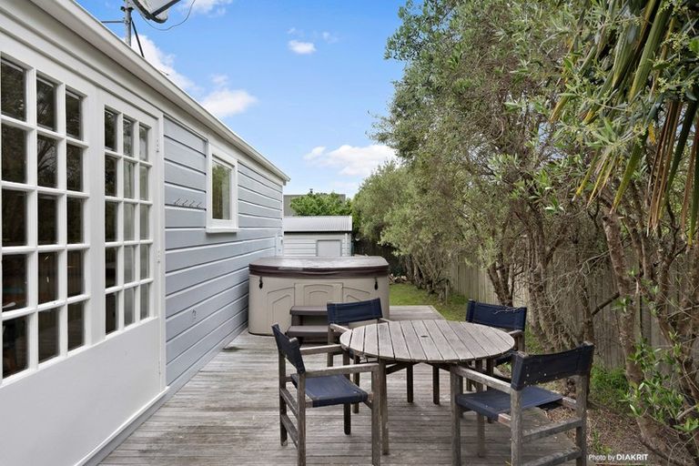 Photo of property in 102 Jellicoe Street, Martinborough, 5711