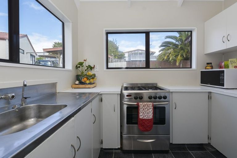 Photo of property in 17 Dunton Drive, Welcome Bay, Tauranga, 3112