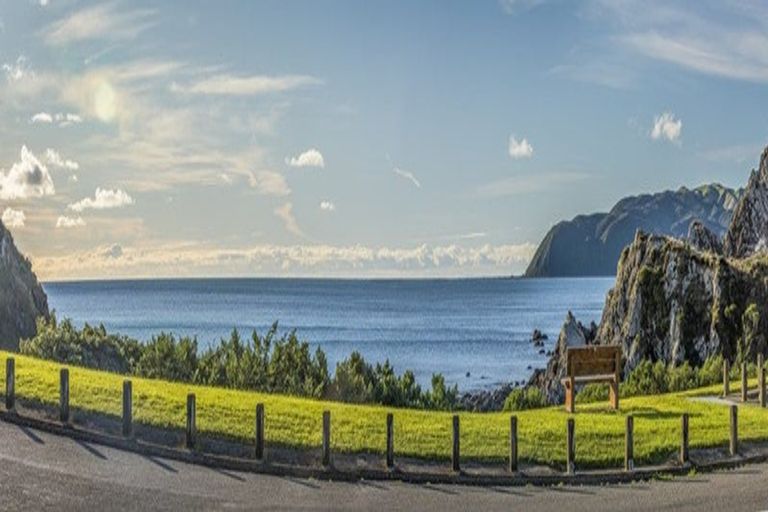 Photo of property in 3 Terrace Road, Titahi Bay, Porirua, 5022