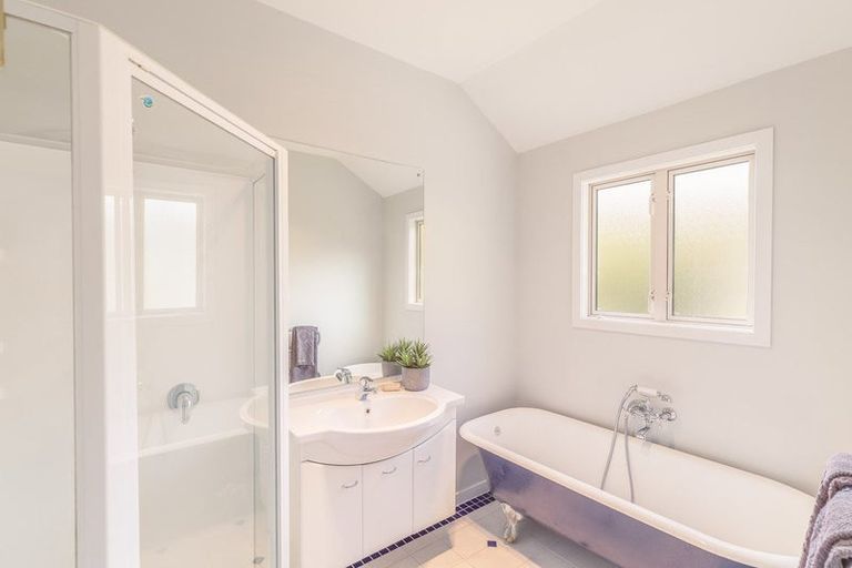 Photo of property in 16 Basil Place, Mount Pleasant, Christchurch, 8081