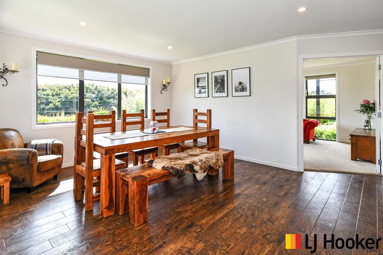 Photo of property in 14 Dame Nganeko Drive, Glenbrook, Waiuku, 2681