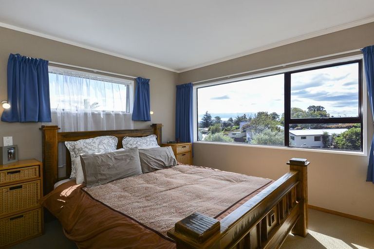 Photo of property in 17 Dunton Drive, Welcome Bay, Tauranga, 3112