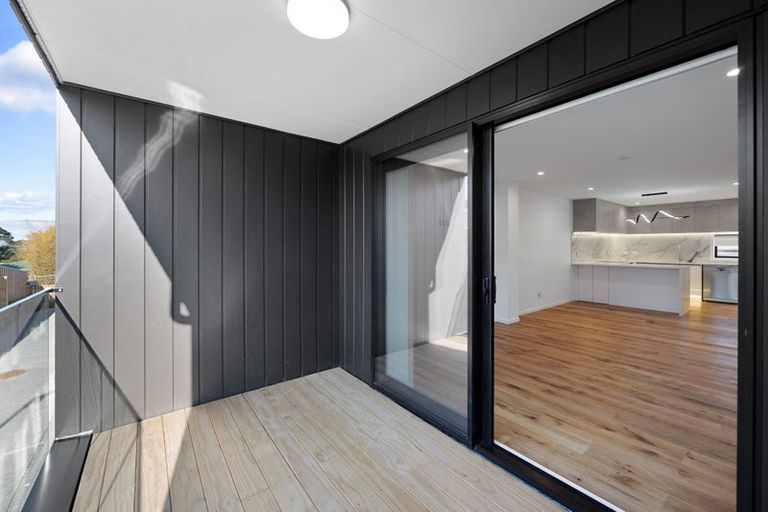 Photo of property in 5 Glendhu Road, Bayview, Auckland, 0629