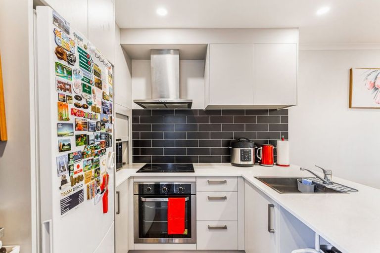 Photo of property in 2 Wharara Lane, Massey, Auckland, 0614