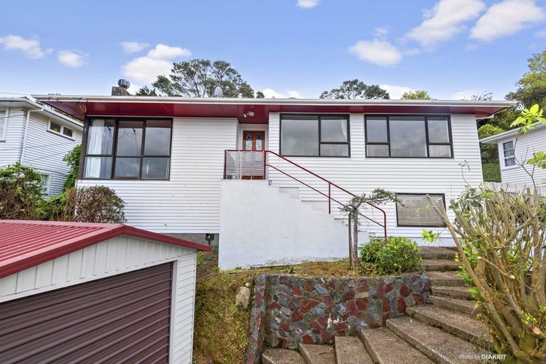 Photo of property in 102 Ruskin Road, Newlands, Wellington, 6037