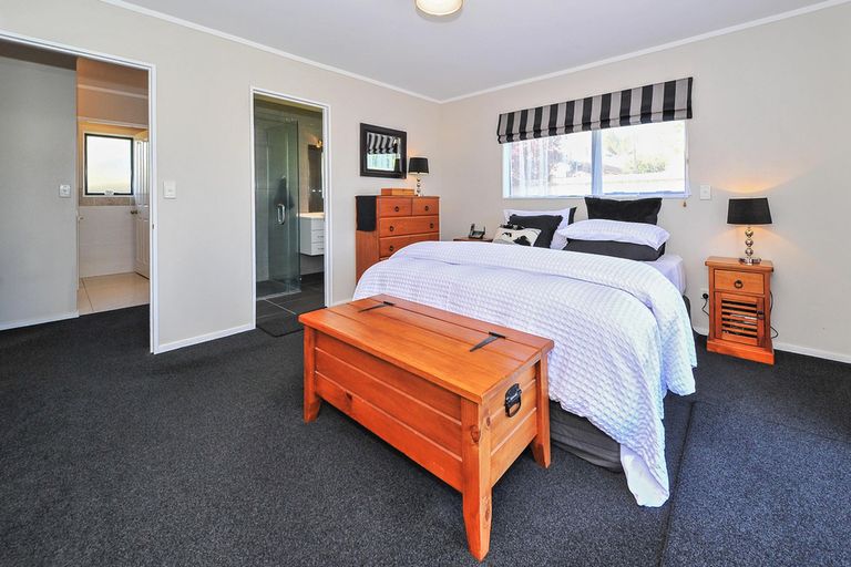 Photo of property in 3 Glenross Drive, Wattle Downs, Auckland, 2103