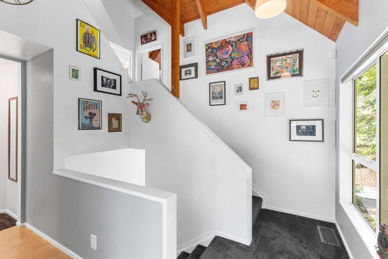 Photo of property in 1 Dorothy Road, Laingholm, Auckland, 0604