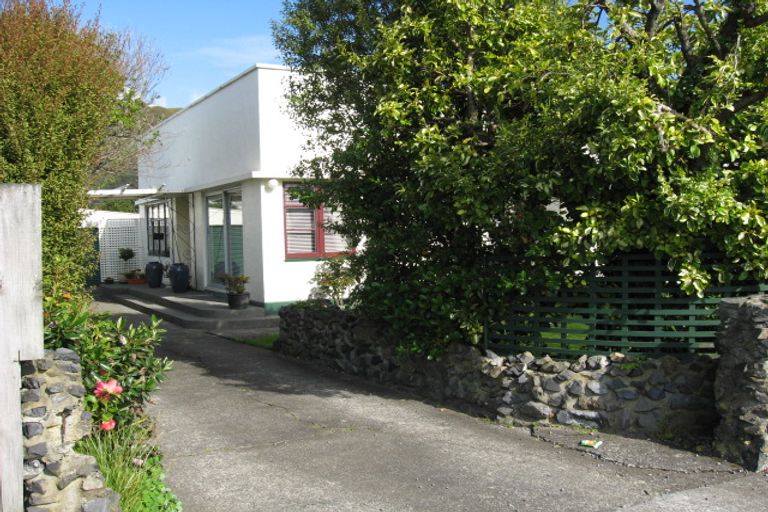 Photo of property in 82 Waiwhetu Road, Waterloo, Lower Hutt, 5011