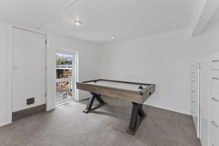 Photo of property in 9 Oak Street, Ebdentown, Upper Hutt, 5018