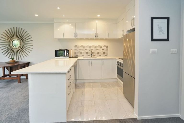 Photo of property in 2/13 Crosher Place, Silverdale, Hamilton, 3216