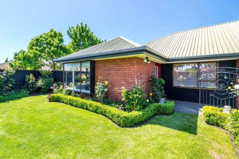 Photo of property in 94 Apsley Drive, Avonhead, Christchurch, 8042