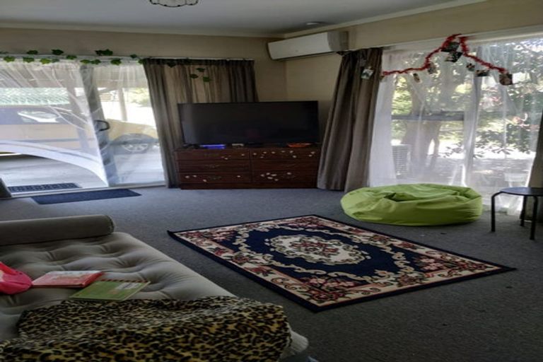 Photo of property in 1/83 Mcleod Road, Te Atatu South, Auckland, 0610